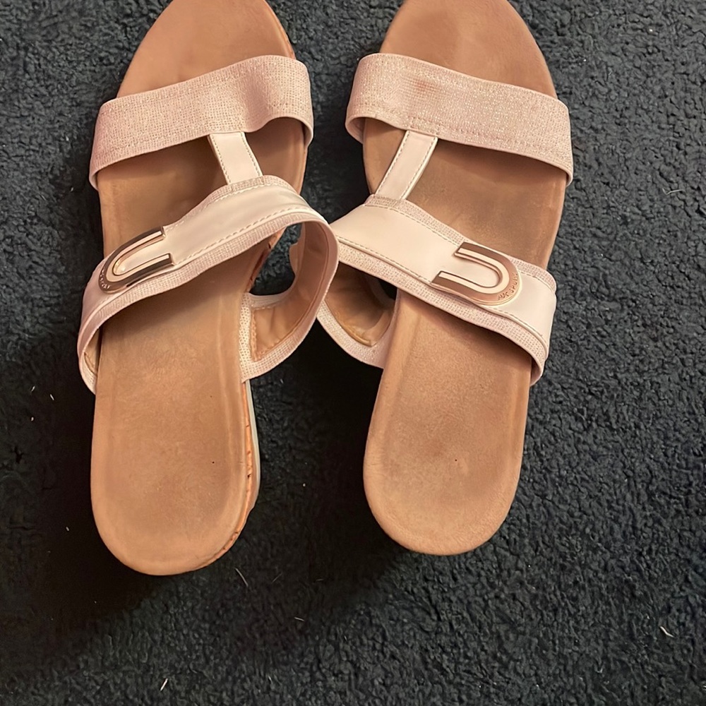 AK sport heels. they can be worn with most outfits. Very comfortable.